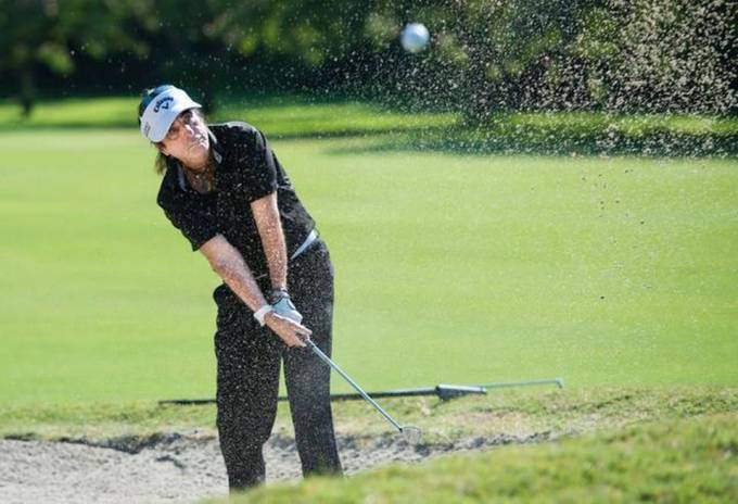 Alice Cooper chipping